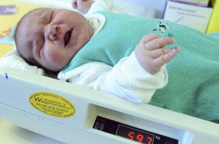 Un bebé que pesó 6 kilos nace sin cesárea