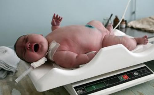 Nace un bebé de siete kilos en China