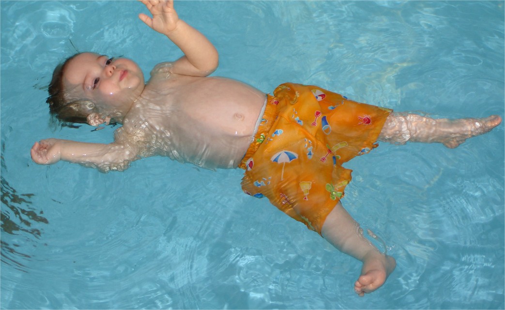 Cuidados de los bebés en la piscina