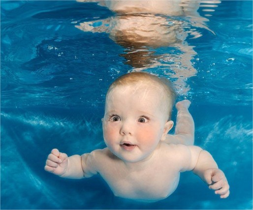 El peligro del exceso de cloro en las piscinas