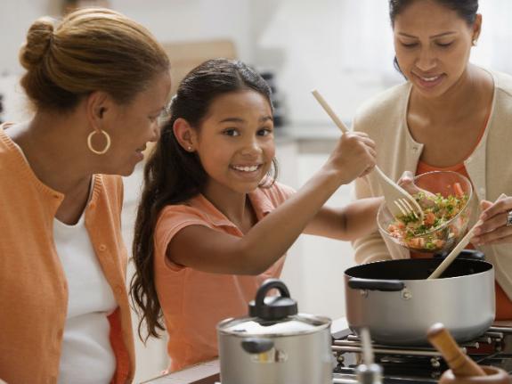 Siete pasos para enseñar a tu hijo a cocinar