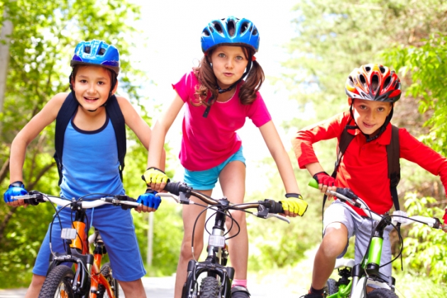 Cómo enseñar a tu hijo a montar en bicicleta