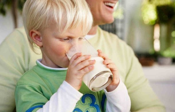 Cinco beneficios de la leche en los niños
