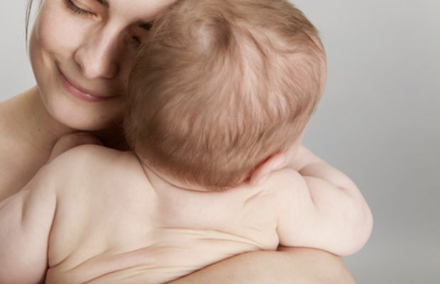 Beneficios de la abrazoterapia para el bebé